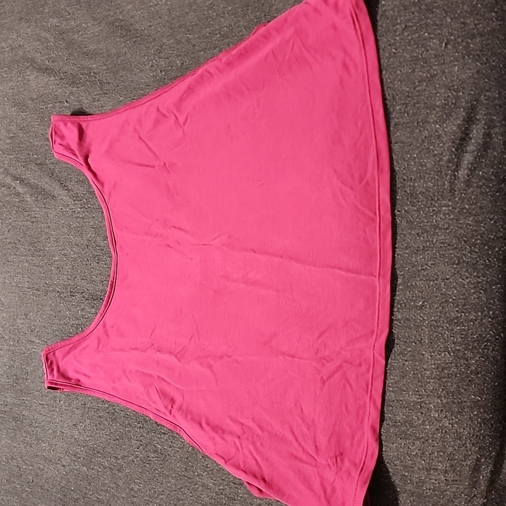 Buffbunny Crop Tank- BB logo is damaged on back of shirt 😭
